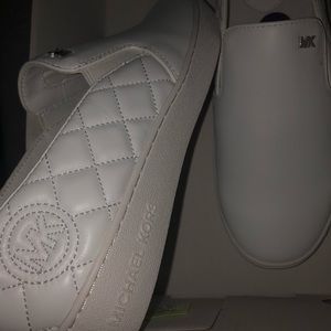 Brand new never worn Micheal Kors 8.5